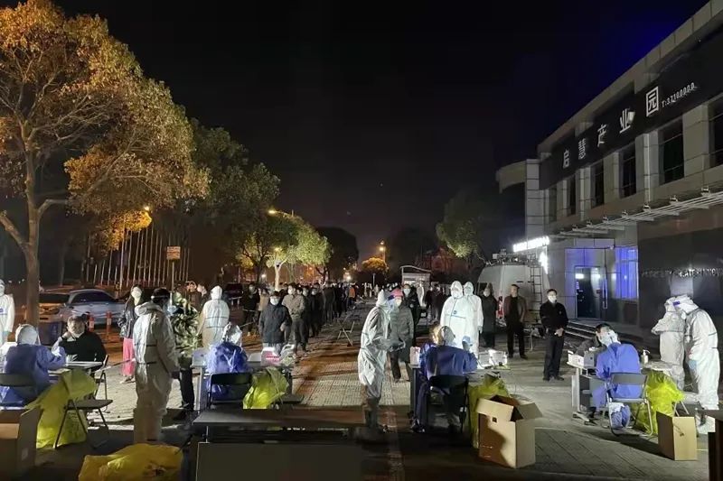 Retrograde, shimmering torch, salute shining you! -- Shanghai Changying environmental protection volunteers went to the front line to fight the epidemic