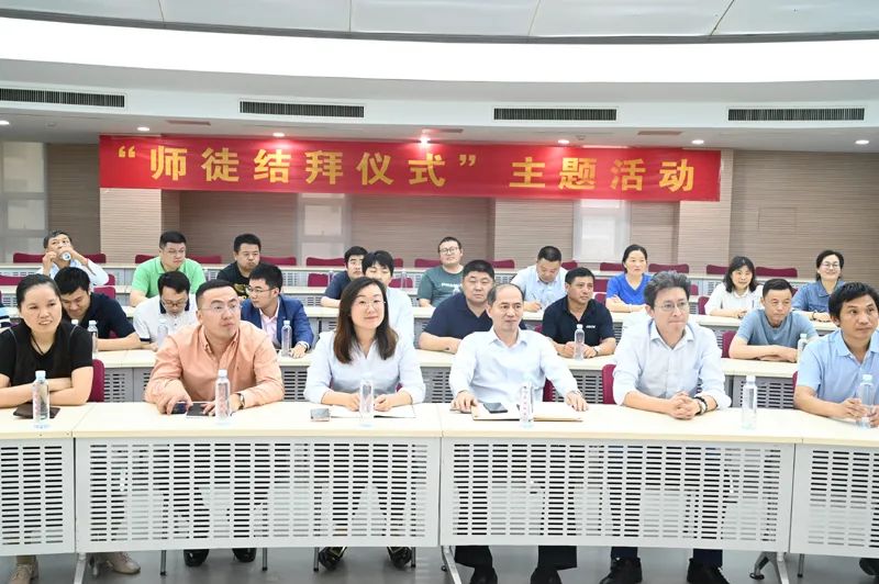 [Group dynamics] Blue and blue carry the torch from generation to generation - snow wave transport held the master and apprentice pledge ceremony